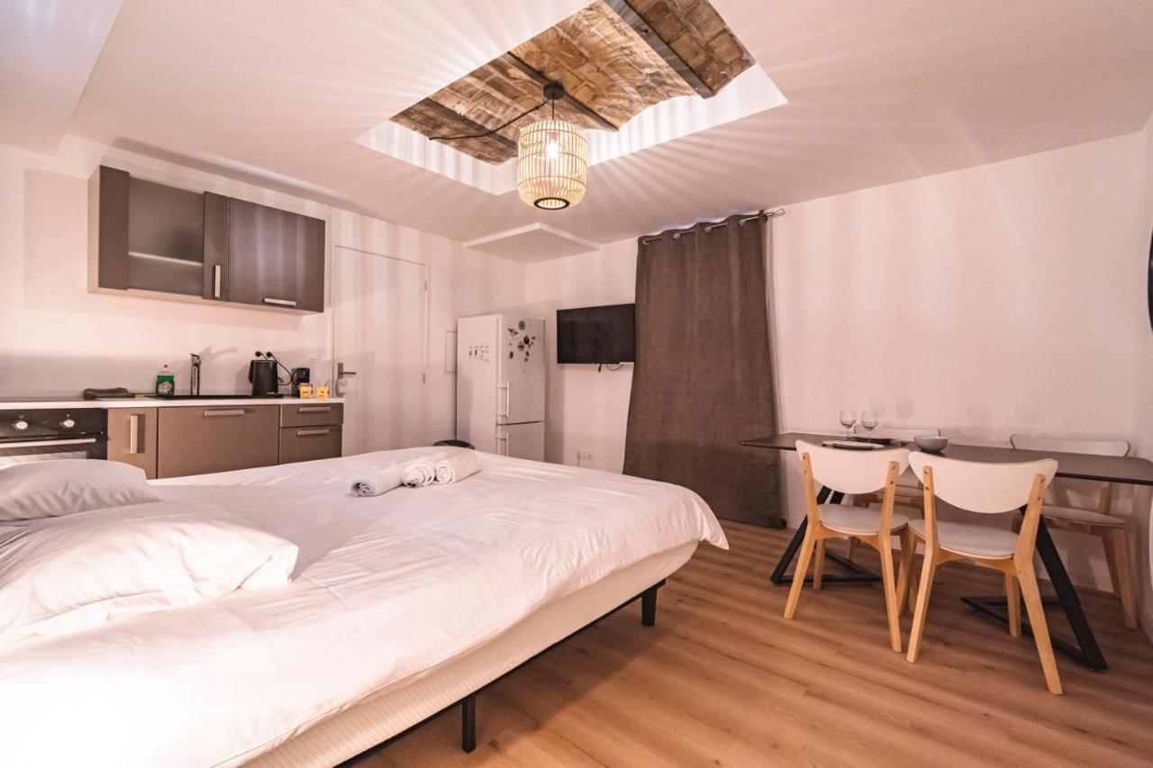 Tournelles Vue Cathedrale- Maison Climatisee Du Xvie Siecle Classee Apartment แร็งส์ ภายนอก รูปภาพ