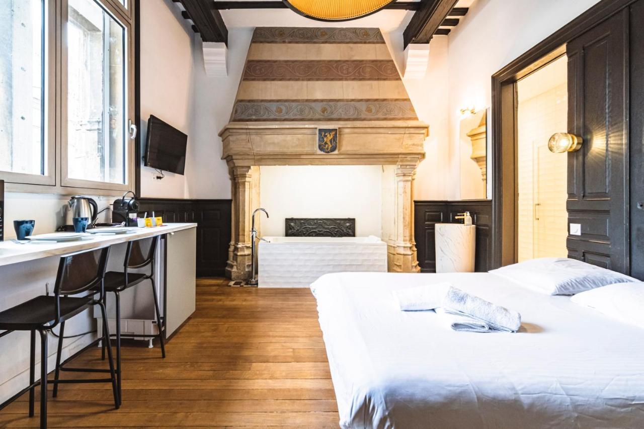 Tournelles Vue Cathedrale- Maison Climatisee Du Xvie Siecle Classee Apartment แร็งส์ ภายนอก รูปภาพ