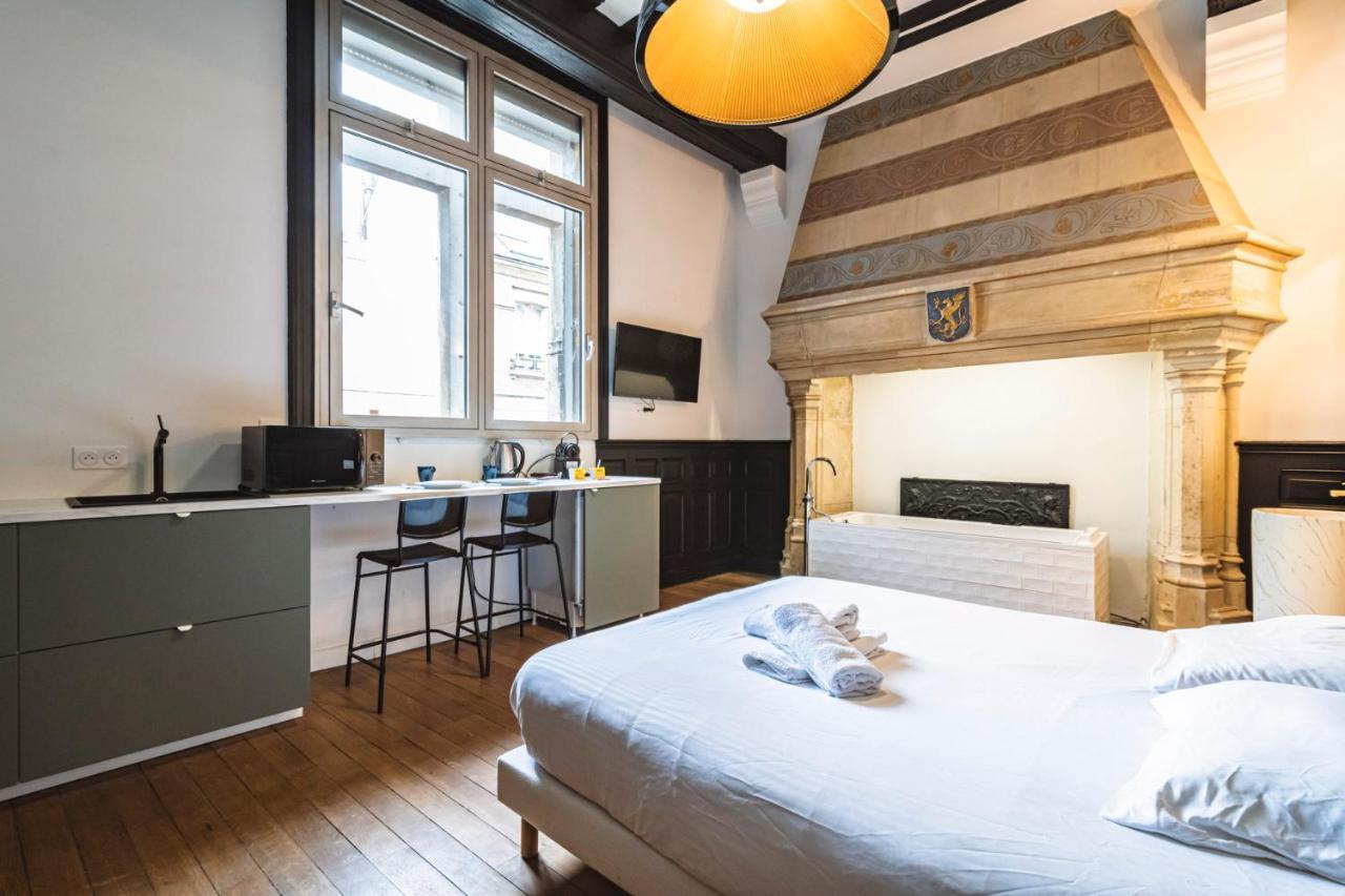 Tournelles Vue Cathedrale- Maison Climatisee Du Xvie Siecle Classee Apartment แร็งส์ ภายนอก รูปภาพ